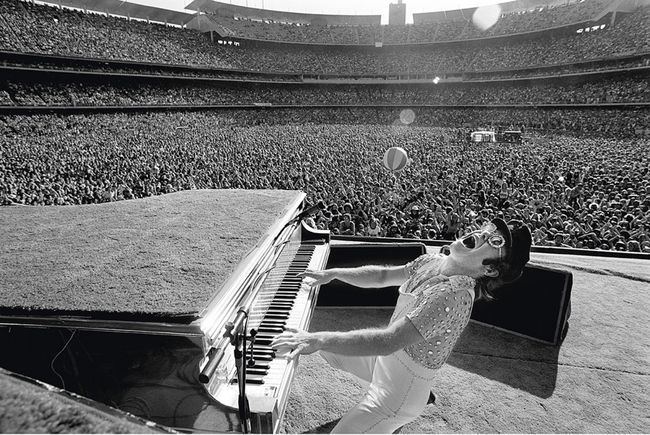 Elton John Performing in LA, 1975 Art Print